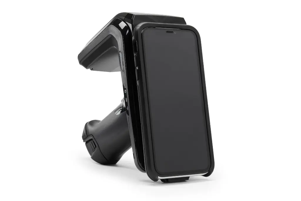 rfd40-premium-plus-otterbox-iphone-photography-product-front-left-facing-without-shadow-3x2-3600.webp