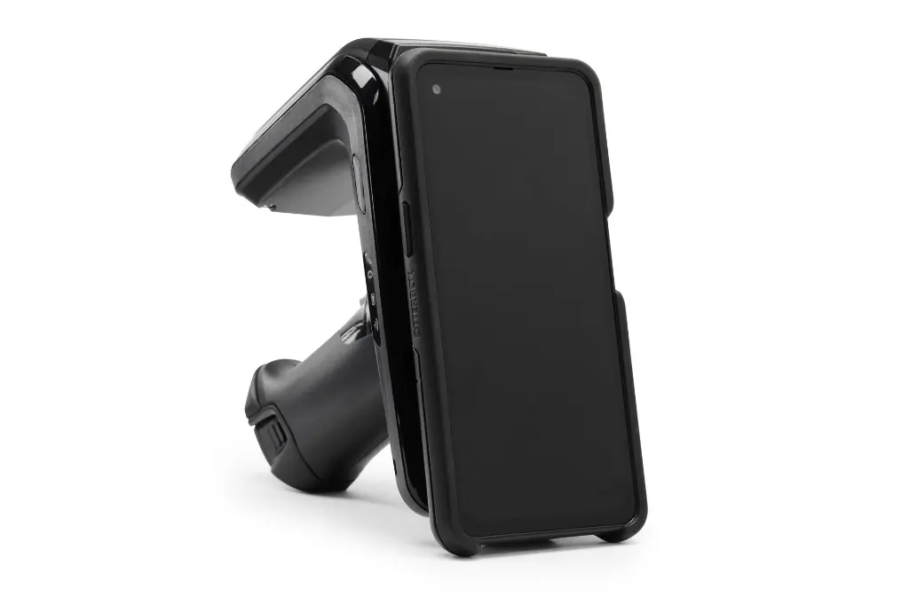 rfd40-premium-plus-otterbox-samsung-photography-product-front-left-facing-without-shadow-3x2-3600.webp